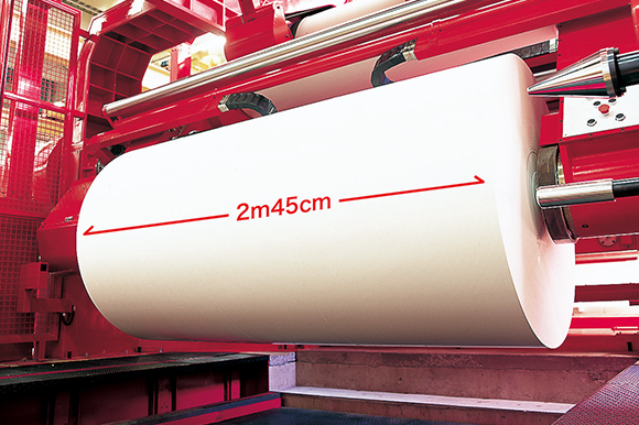 日本最大紙幅2m45cmのグラビア8色印刷機の様子
